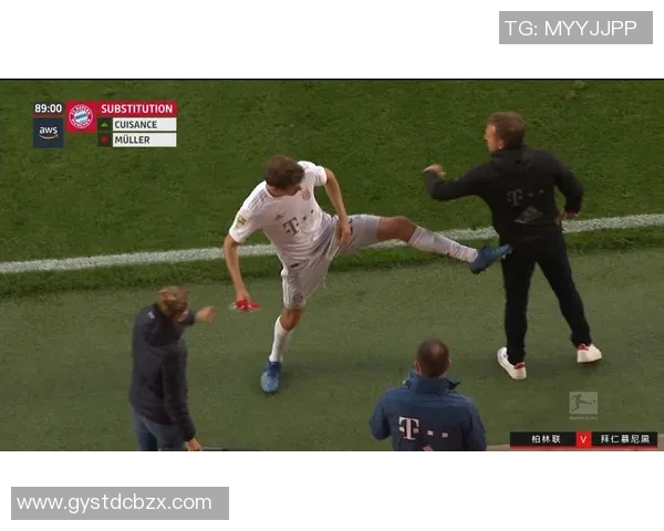 里昂与拜仁激战三回合精彩回顾与球迷热议分析